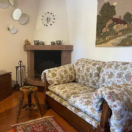 Casa Accogliente Circondata Dai Boschi Con Camino